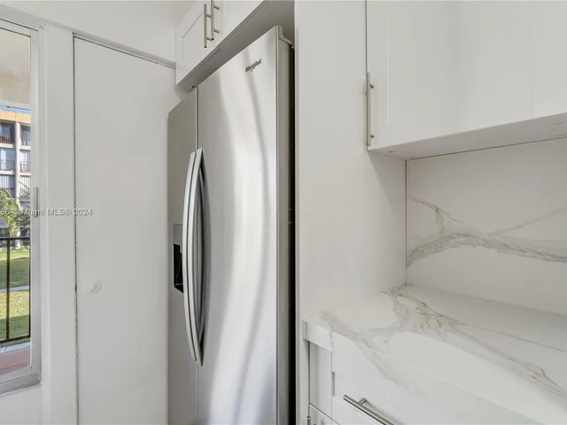 9250 Fontainebleau Blvd # 204, Miami FL 33172