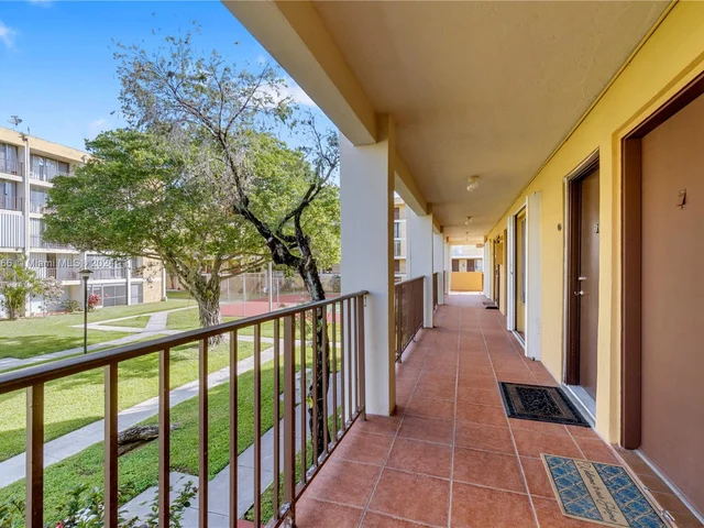 9250 Fontainebleau Blvd # 204, Miami FL 33172