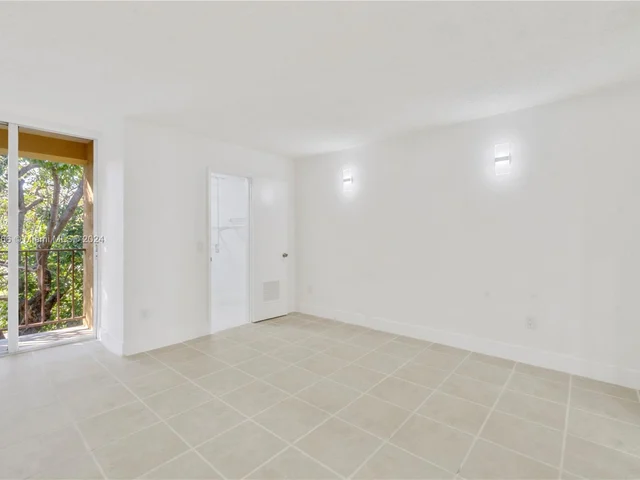 9250 Fontainebleau Blvd # 204, Miami FL 33172