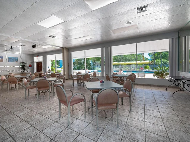 20500 E Country Club Dr # 119, Aventura FL 33180