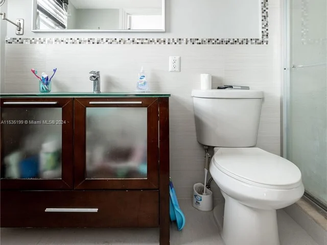 137 Golden Isles Dr # 1508, Hallandale Beach FL 33009