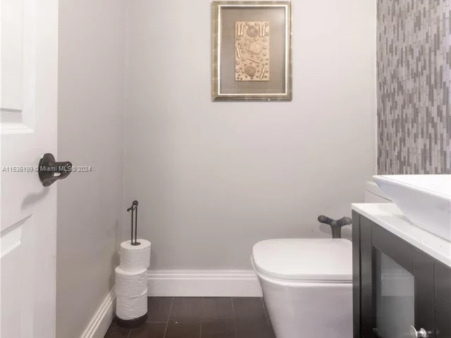 137 Golden Isles Dr # 1508, Hallandale Beach FL 33009