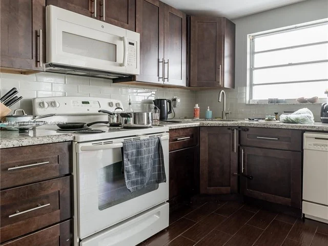 137 Golden Isles Dr # 1508, Hallandale Beach FL 33009