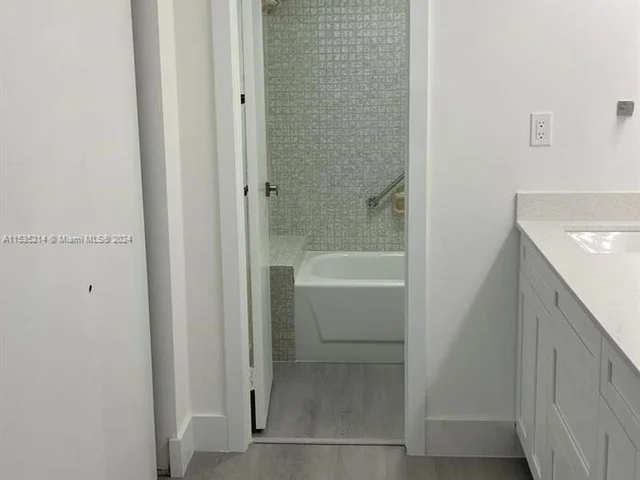 1101 Colony Point Cir # 214, Pembroke Pines FL 33026