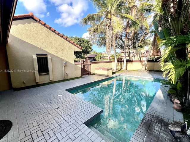 1085 NE 204th Ter, Miami FL 33179