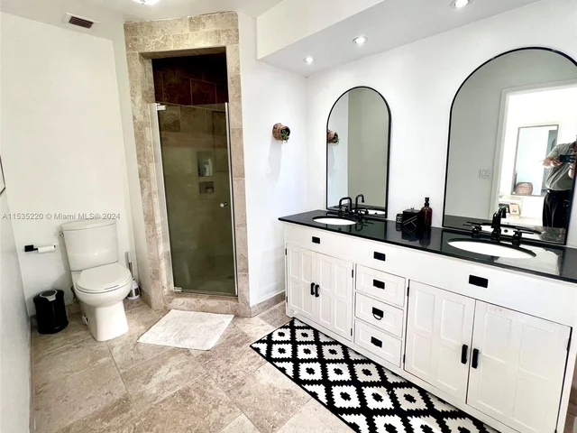 1085 NE 204th Ter, Miami FL 33179