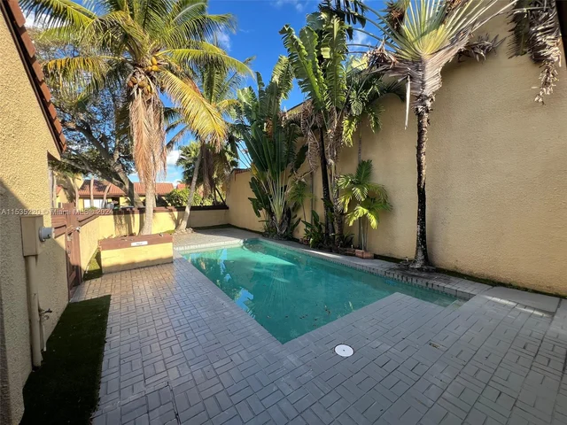 1085 NE 204th Ter, Miami FL 33179