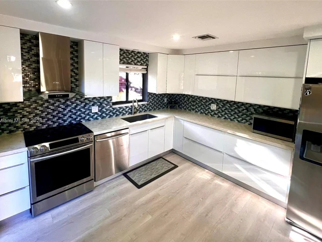 1085 NE 204th Ter, Miami FL 33179