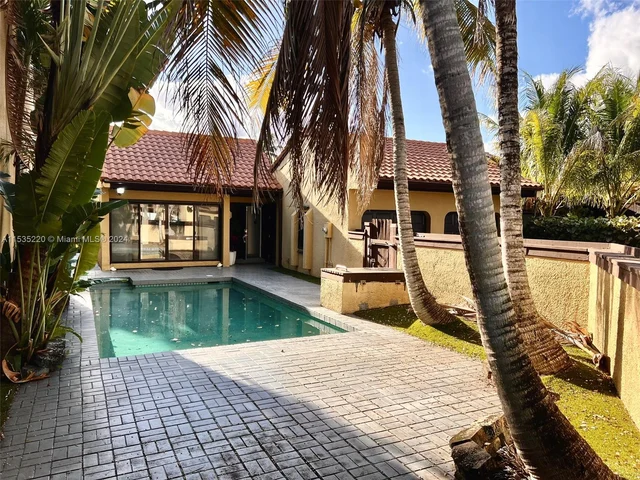 1085 NE 204th Ter, Miami FL 33179