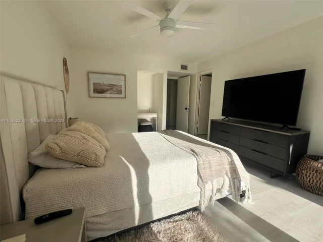 1085 NE 204th Ter, Miami FL 33179