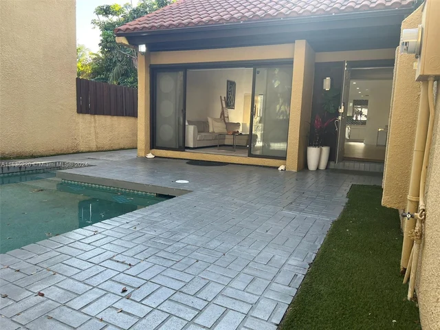 1085 NE 204th Ter, Miami FL 33179