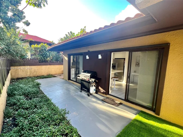 1085 NE 204th Ter, Miami FL 33179