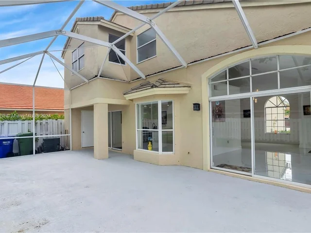 18104 NW 21st St, Pembroke Pines FL 33029