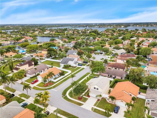 18104 NW 21st St, Pembroke Pines FL 33029