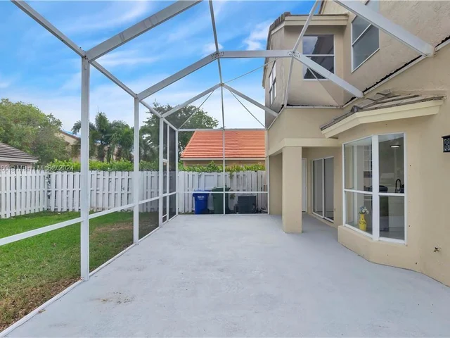 18104 NW 21st St, Pembroke Pines FL 33029