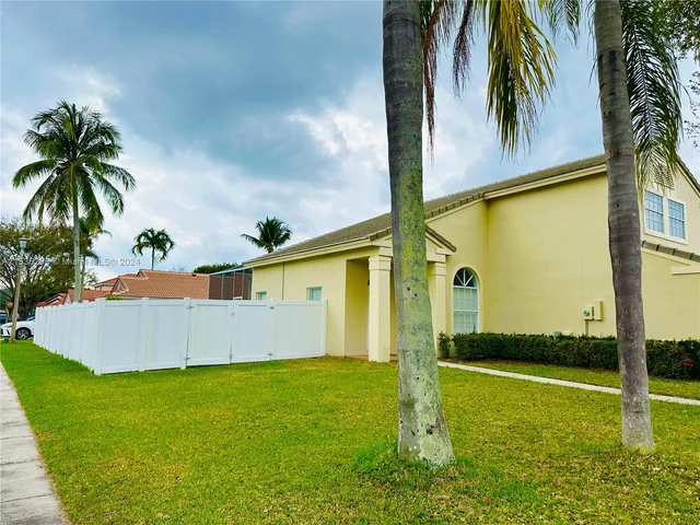18104 NW 21st St, Pembroke Pines FL 33029