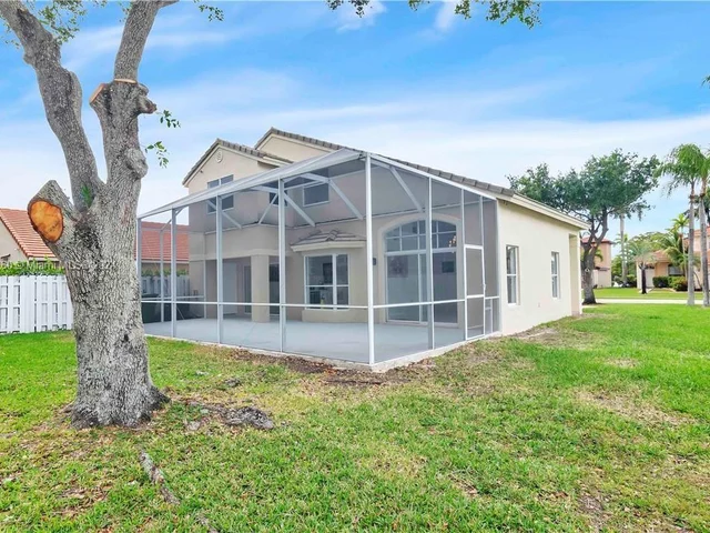 18104 NW 21st St, Pembroke Pines FL 33029