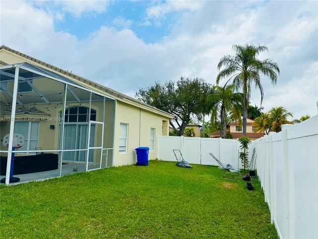 18104 NW 21st St, Pembroke Pines FL 33029