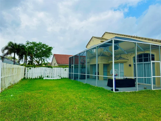 18104 NW 21st St, Pembroke Pines FL 33029