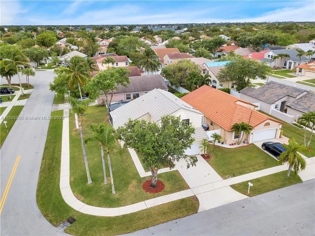 18104 NW 21st St, Pembroke Pines FL 33029