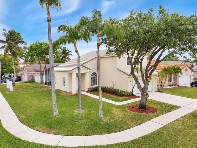 18104 NW 21st St, Pembroke Pines FL 33029