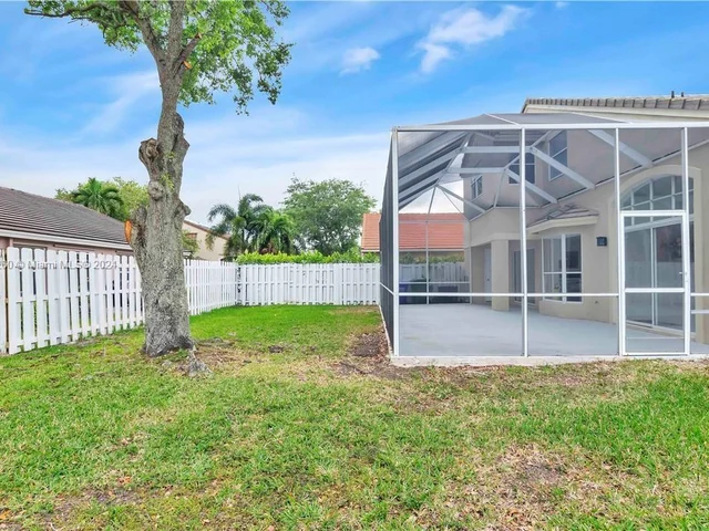 18104 NW 21st St, Pembroke Pines FL 33029