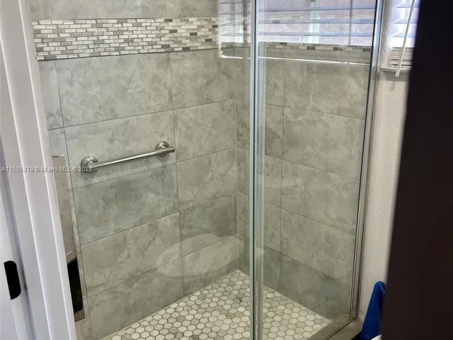 10054 NW 127th Ter, Hialeah Gardens FL 33018