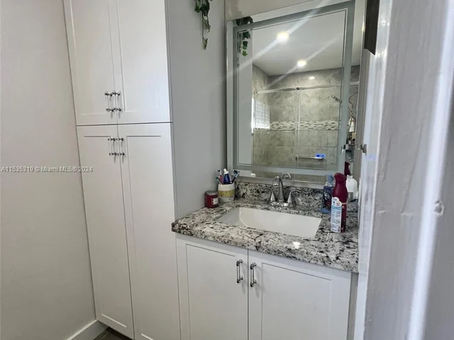 10054 NW 127th Ter, Hialeah Gardens FL 33018