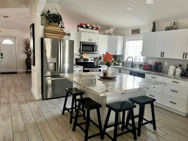 10054 NW 127th Ter, Hialeah Gardens FL 33018