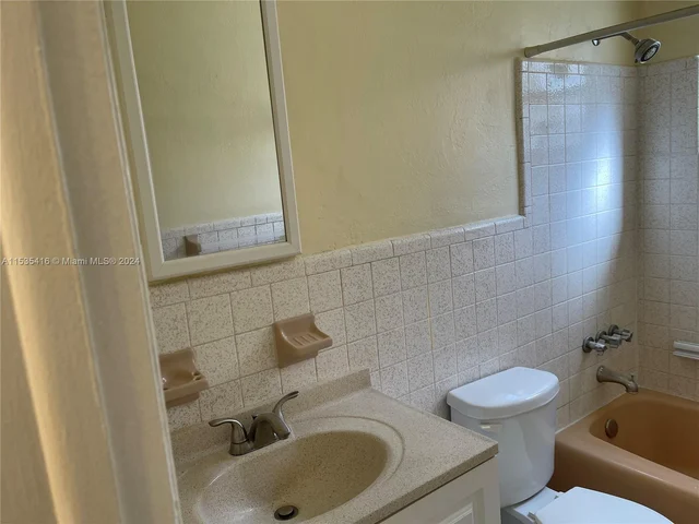 7340 NW 37th St # 4, Davie FL 33024