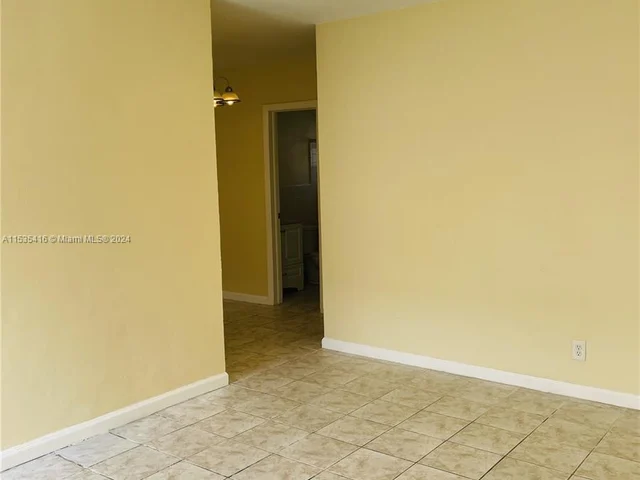 7340 NW 37th St # 4, Davie FL 33024