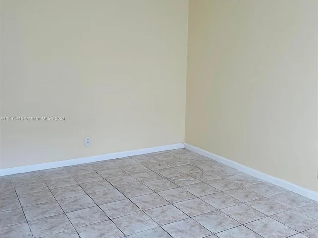 7340 NW 37th St # 4, Davie FL 33024