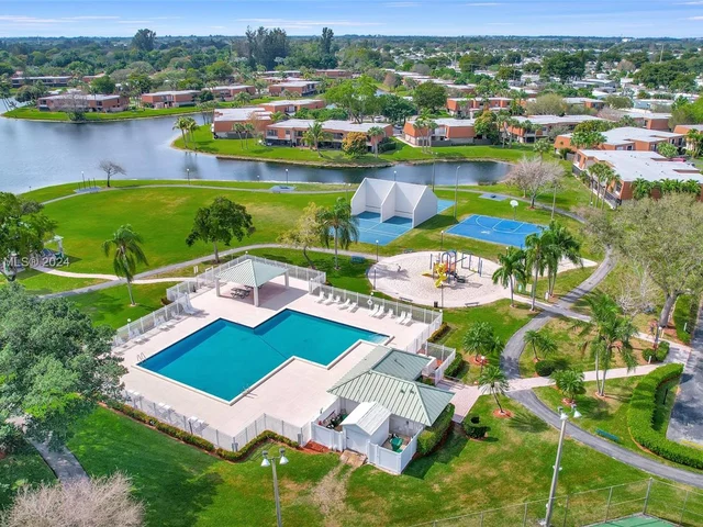 1415 SW 109th Way # 1415, Davie FL 33324