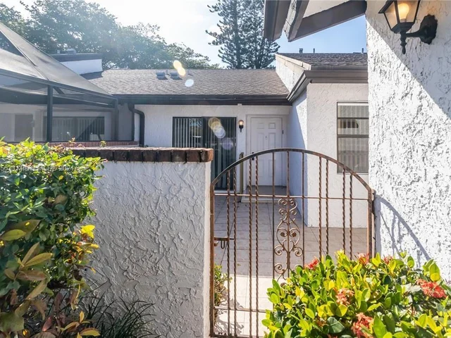 6367 W Pinehurst Cir W # B37, Tamarac FL 33321