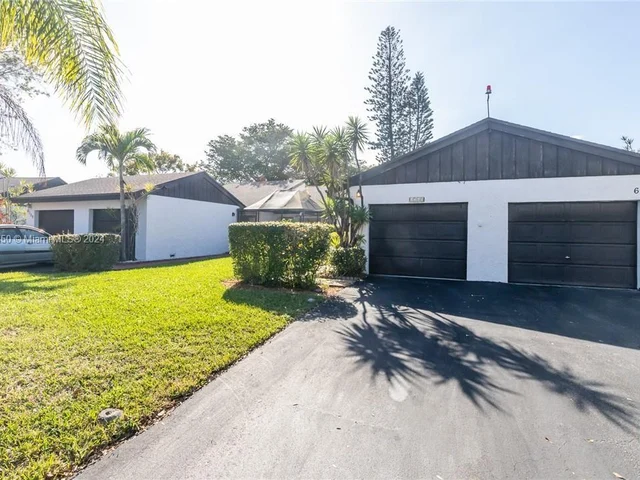 6367 W Pinehurst Cir W # B37, Tamarac FL 33321