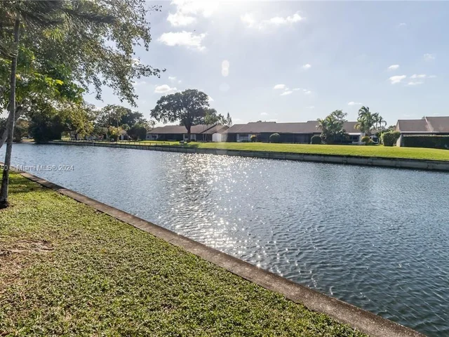 6367 W Pinehurst Cir W # B37, Tamarac FL 33321