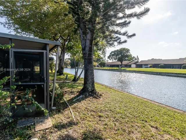 6367 W Pinehurst Cir W # B37, Tamarac FL 33321