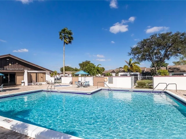 6367 W Pinehurst Cir W # B37, Tamarac FL 33321