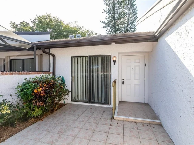 6367 W Pinehurst Cir W # B37, Tamarac FL 33321