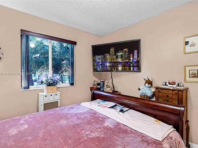 17326 SW 142nd Pl, Miami FL 33177