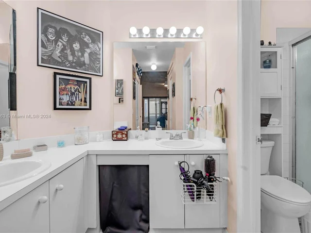 17326 SW 142nd Pl, Miami FL 33177