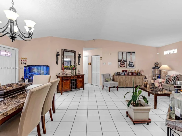 17326 SW 142nd Pl, Miami FL 33177