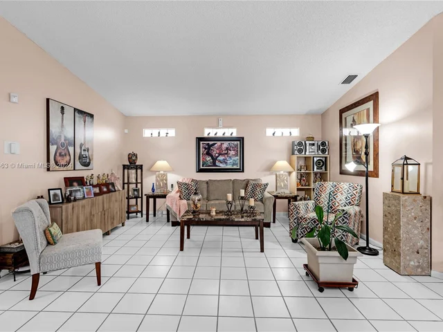 17326 SW 142nd Pl, Miami FL 33177