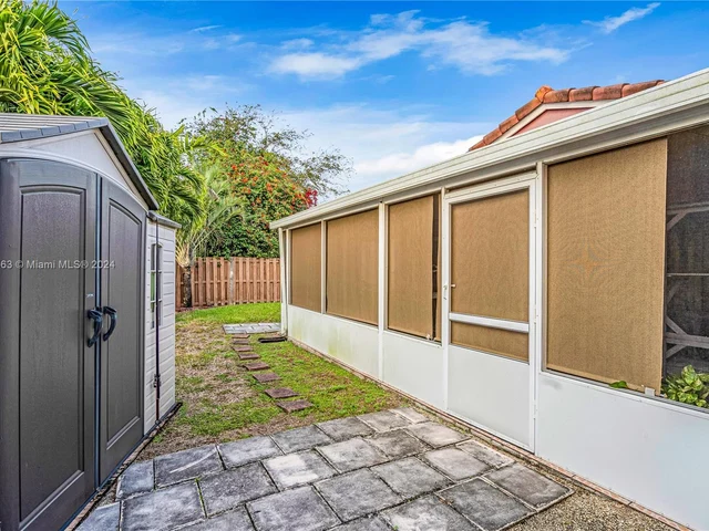 17326 SW 142nd Pl, Miami FL 33177