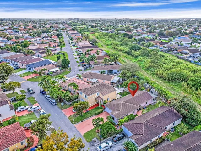 17326 SW 142nd Pl, Miami FL 33177