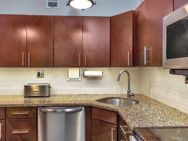 1200 West Ave # 423, Miami Beach FL 33139