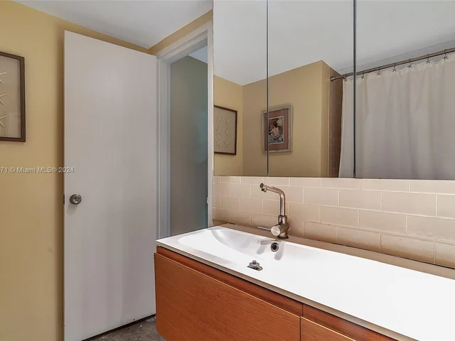 1200 West Ave # 423, Miami Beach FL 33139