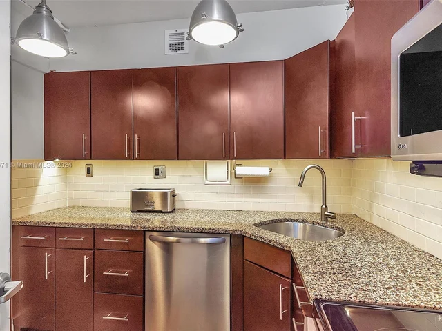 1200 West Ave # 423, Miami Beach FL 33139