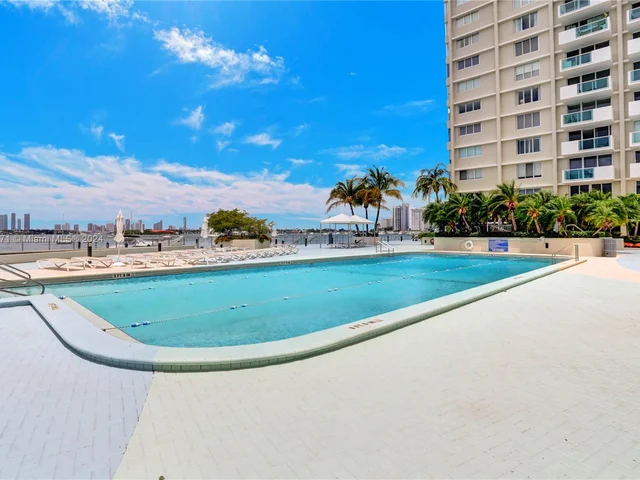 1200 West Ave # 423, Miami Beach FL 33139