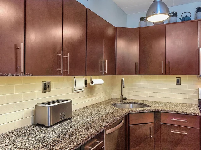 1200 West Ave # 423, Miami Beach FL 33139